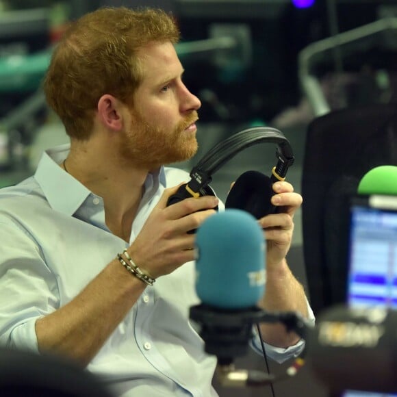 Le prince Harry dans les studios de BBC Radio 4 à Londres le 27 décembre 2017, rédacteur en chef invité de la matinale Today.