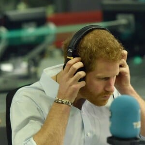 Le prince Harry dans les studios de BBC Radio 4 à Londres le 27 décembre 2017, rédacteur en chef invité de la matinale Today.