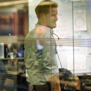 Le prince Harry dans les studios de BBC Radio 4 à Londres le 27 décembre 2017, rédacteur en chef invité de la matinale Today.