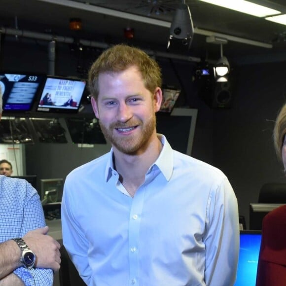 Le prince Harry avec Justin Webb et Sarah Montague dans les studios de BBC Radio 4 à Londres le 27 décembre 2017, rédacteur en chef invité de la matinale Today.