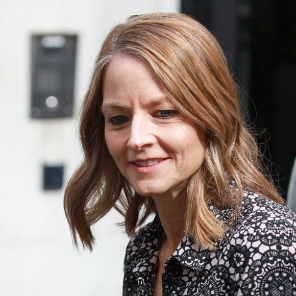 Jodie Foster est allée faire la promotion de son film "Money Monster" dans les studios de la radio BBC Two à Londres. Le 20 mai 2016