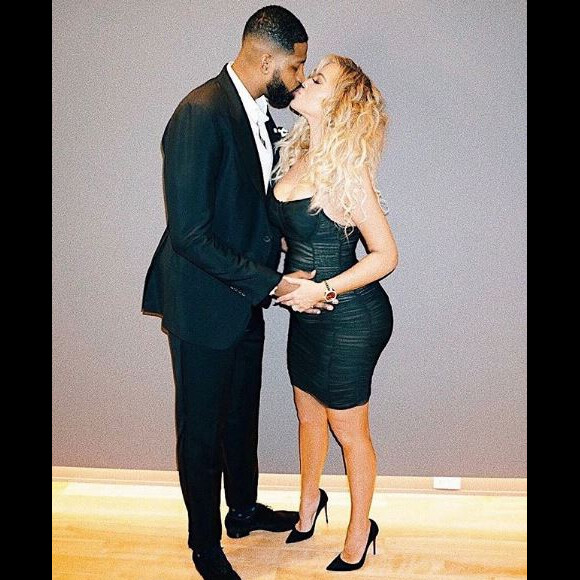 Khloé Kardashian, enceinte de 6 mois, pose avec son chéri Tristan Thompson. Janvier 2018