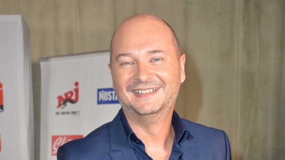 Cauet attaque NRJ en justice !