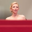 Cate Blanchett - Descente des marches du film "Carol" lors du 68 ème Festival International du Film de Cannes, à Cannes le 17 mai 2015.