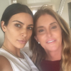 Caitlyn Jenner avec Kim Kardashian. La photo avait été postée en octobre 2016 pour l'anniversaire de Kim.