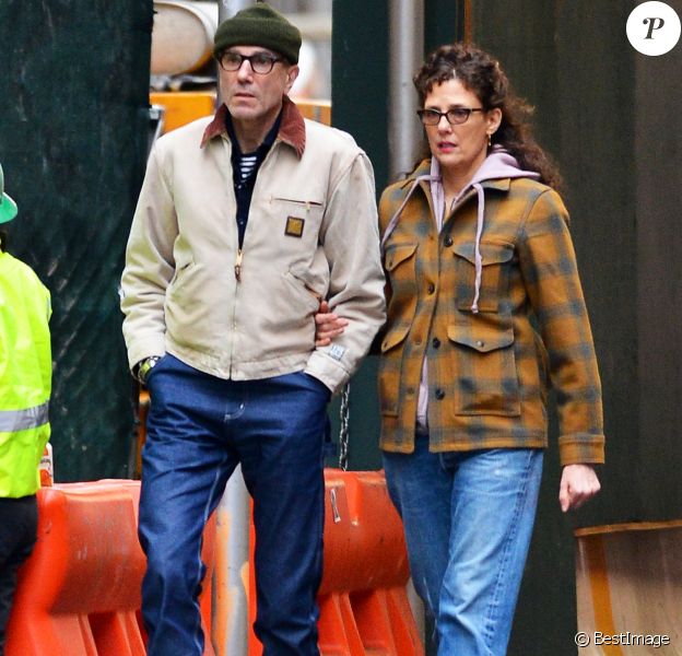 Exclusif - Daniel Day-Lewis et sa femme Rebecca Miller se baladent et font du shopping à New York le 3 janvier 2018.