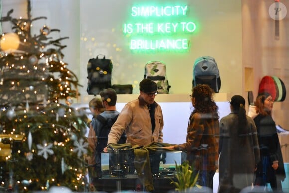 Exclusif - Daniel Day-Lewis et sa femme Rebecca Miller se baladent et font du shopping à New York le 3 janvier 2018.