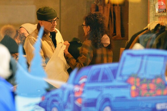 Exclusif - Daniel Day-Lewis et sa femme Rebecca Miller se baladent et font du shopping à New York le 3 janvier 2018.
