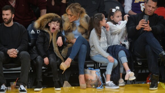 Jennifer Lopez : Sortie sportive en famille, son fils s'ennuie ferme !