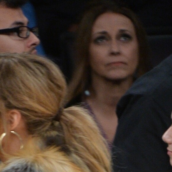 Jennifer Lopez assiste au match des Lakers avec ses enfants Maximilian et Emme et son compagnon Alex Rodriguez, également accompagné de ses enfants Natasha et Ella, à Los Angeles le 5 janvier 2018.