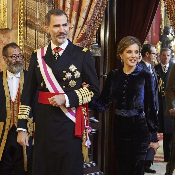 Le roi Felipe VI et la reine Letizia d'Espagne ainsi que Juan Carlos Ier et l'ex-reine Sofia ont assisté à la traditionnelle parade militaire au palais royal, lors de l'Epiphanie, à Madrid le 6 janvier 2018 © Jack Abuin via ZUMA Wire / Bestimage