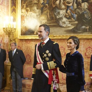 Le roi Felipe VI et la reine Letizia d'Espagne ainsi que Juan Carlos Ier et l'ex-reine Sofia ont assisté à la traditionnelle parade militaire au palais royal, lors de l'Epiphanie, à Madrid le 6 janvier 2018 © Jack Abuin via ZUMA Wire / Bestimage