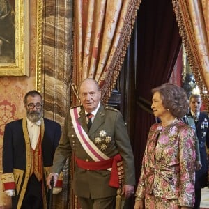 Le roi Felipe VI et la reine Letizia d'Espagne ainsi que Juan Carlos Ier et l'ex-reine Sofia ont assisté à la traditionnelle parade militaire au palais royal, lors de l'Epiphanie, à Madrid le 6 janvier 2018 © Jack Abuin via ZUMA Wire / Bestimage