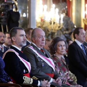 Le roi Felipe VI et la reine Letizia d'Espagne ainsi que Juan Carlos Ier et l'ex-reine Sofia ont assisté à la traditionnelle parade militaire au palais royal, lors de l'Epiphanie, à Madrid le 6 janvier 2018 © Jack Abuin via ZUMA Wire / Bestimage