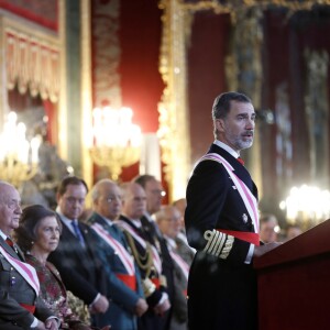 Le roi Felipe VI et la reine Letizia d'Espagne ainsi que Juan Carlos Ier et l'ex-reine Sofia ont assisté à la traditionnelle parade militaire au palais royal, lors de l'Epiphanie, à Madrid le 6 janvier 2018 © Jack Abuin via ZUMA Wire / Bestimage