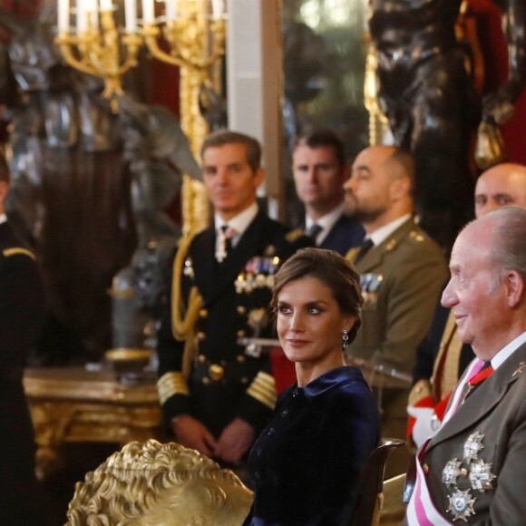 Le roi Felipe VI et la reine Letizia d'Espagne ainsi que Juan Carlos Ier et l'ex-reine Sofia ont assisté à la traditionnelle parade militaire au palais royal, lors de l'Epiphanie, à Madrid le 6 janvier 2018 © Jack Abuin via ZUMA Wire / Bestimage