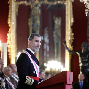 Le roi Felipe VI et la reine Letizia d'Espagne ainsi que Juan Carlos Ier et l'ex-reine Sofia ont assisté à la traditionnelle parade militaire au palais royal, lors de l'Epiphanie, à Madrid le 6 janvier 2018 © Jack Abuin via ZUMA Wire / Bestimage