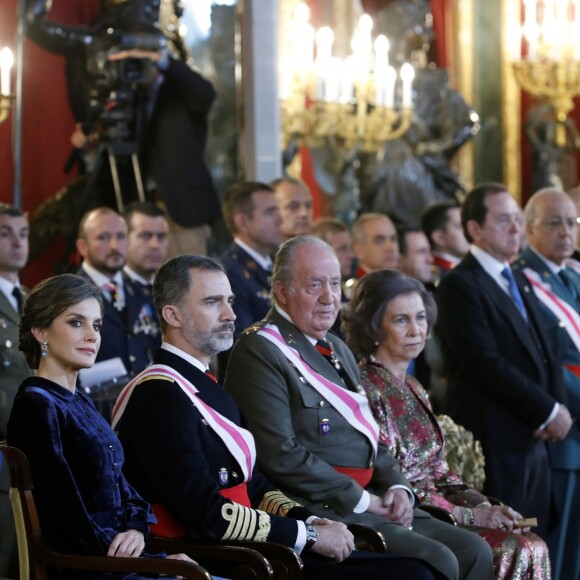 Le roi Felipe VI et la reine Letizia d'Espagne ainsi que Juan Carlos Ier et l'ex-reine Sofia ont assisté à la traditionnelle parade militaire au palais royal, lors de l'Epiphanie, à Madrid le 6 janvier 2018 © Jack Abuin via ZUMA Wire / Bestimage