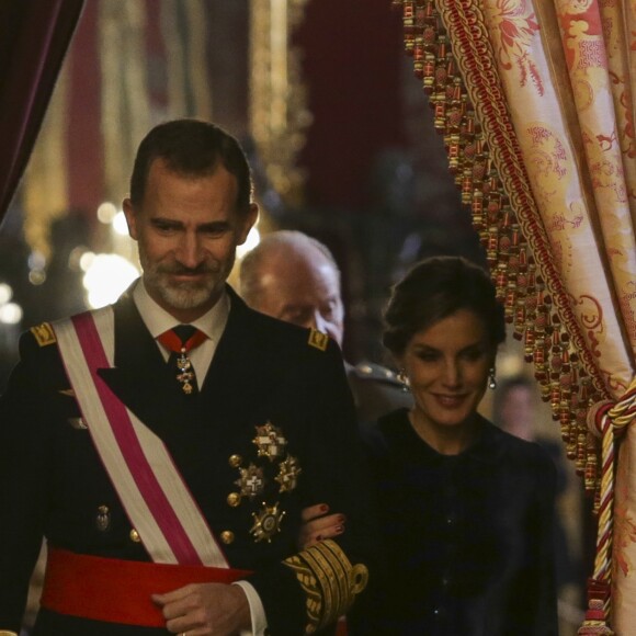 Le roi Felipe VI et la reine Letizia d'Espagne ainsi que Juan Carlos Ier et l'ex-reine Sofia ont assisté à la traditionnelle parade militaire au palais royal, lors de l'Epiphanie, à Madrid le 6 janvier 2018 © Jack Abuin via ZUMA Wire / Bestimage