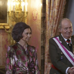 Le roi Felipe VI et la reine Letizia d'Espagne ainsi que Juan Carlos Ier et l'ex-reine Sofia ont assisté à la traditionnelle parade militaire au palais royal, lors de l'Epiphanie, à Madrid le 6 janvier 2018 © Jack Abuin via ZUMA Wire / Bestimage