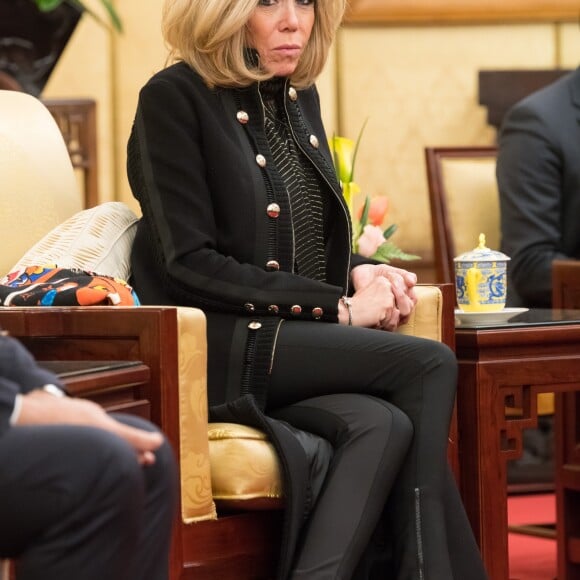 Le président Emmanuel Macron et sa femme Brigitte Macron (Trogneux) lors d'une rencontre avec le président chinois Xi Jinping et sa femme Peng Liyuan au Diaoyutai State Guesthouse à Pékin le 8 janvier 2018. © Jacques Witt / Pool / Bestimage