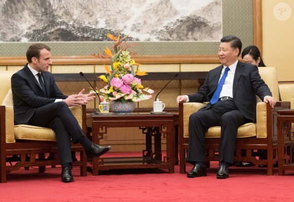 Le président Emmanuel Macron et sa femme Brigitte Macron (Trogneux) lors d'une rencontre avec le président chinois Xi Jinping et sa femme Peng Liyuan au Diaoyutai State Guesthouse à Pékin le 8 janvier 2018. © Jacques Witt / Pool / Bestimage