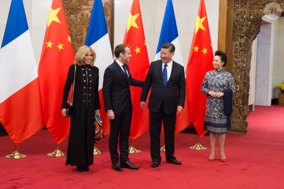 Le président Emmanuel Macron et sa femme Brigitte Macron (Trogneux) lors d'une rencontre avec le président chinois Xi Jinping et sa femme Peng Liyuan au Diaoyutai State Guesthouse à Pékin le 8 janvier 2018. © Jacques Witt / Pool / Bestimage