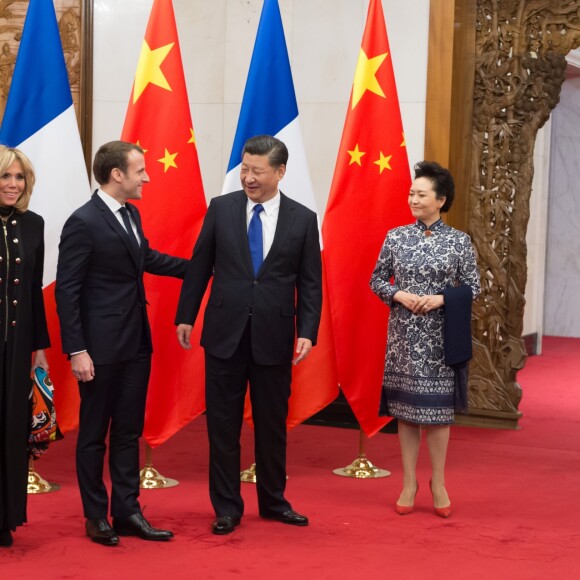 Le président Emmanuel Macron et sa femme Brigitte Macron (Trogneux) lors d'une rencontre avec le président chinois Xi Jinping et sa femme Peng Liyuan au Diaoyutai State Guesthouse à Pékin le 8 janvier 2018. © Jacques Witt / Pool / Bestimage