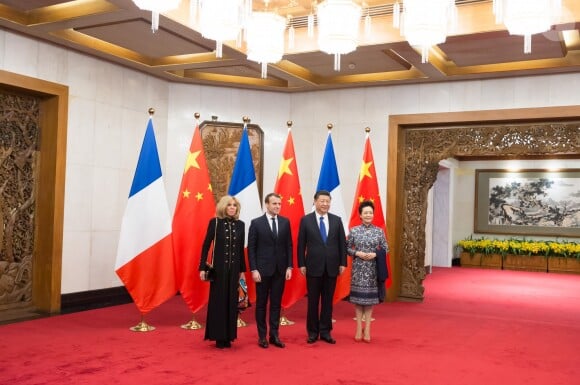 Le président Emmanuel Macron et sa femme Brigitte Macron (Trogneux) lors d'une rencontre avec le président chinois Xi Jinping et sa femme Peng Liyuan au Diaoyutai State Guesthouse à Pékin le 8 janvier 2018. © Jacques Witt / Pool / Bestimage