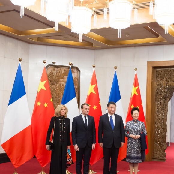 Le président Emmanuel Macron et sa femme Brigitte Macron (Trogneux) lors d'une rencontre avec le président chinois Xi Jinping et sa femme Peng Liyuan au Diaoyutai State Guesthouse à Pékin le 8 janvier 2018. © Jacques Witt / Pool / Bestimage