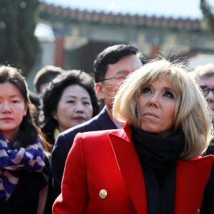 Le président de la République française Emmanuel Macron et sa femme la Première dame Brigitte Macron (Trogneux) visitent la Grande pagode de l'oie sauvage de Xi'an lors lors de la visite d'Etat de trois jours en Chine, à Xi'an, province de Shaanxi, le 8 janvier 2018. © Dominique Jacovides/Bestimage