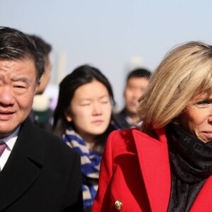 Le président de la République française Emmanuel Macron et sa femme la Première dame Brigitte Macron (Trogneux) visitent la Grande pagode de l'oie sauvage de Xi'an lors lors de la visite d'Etat de trois jours en Chine, à Xi'an, province de Shaanxi, le 8 janvier 2018. © Dominique Jacovides/Bestimage