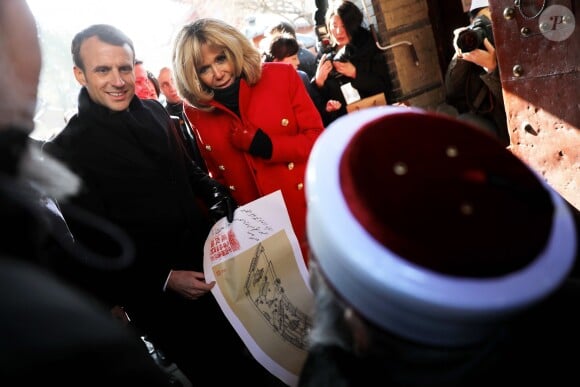 Le président de la République française Emmanuel Macron et sa femme la Première dame Brigitte Macron (Trogneux) visitent le Grande mosquée de Xi'an lors lors de la visite d'Etat de trois jours en Chine, à Xi'an, province Shaanxi, le 8 janvier 2018. © Dominique Jacovides/Bestimage