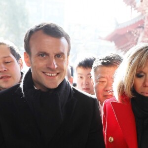 Le président de la République française Emmanuel Macron et sa femme la Première dame Brigitte Macron (Trogneux) visitent le Grande mosquée de Xi'an lors lors de la visite d'Etat de trois jours en Chine, à Xi'an, province Shaanxi, le 8 janvier 2018. © Dominique Jacovides/Bestimage