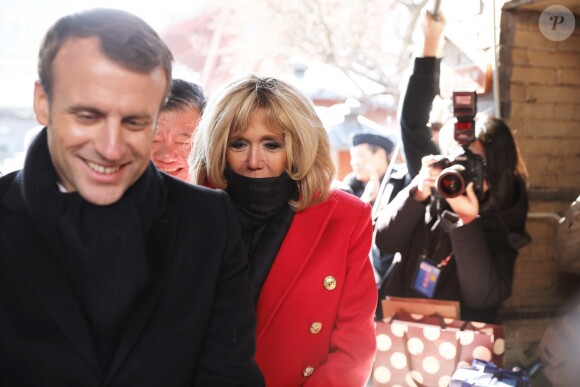 Le président de la République française Emmanuel Macron et sa femme la Première dame Brigitte Macron (Trogneux) visitent le Grande mosquée de Xi'an lors lors de la visite d'Etat de trois jours en Chine, à Xi'an, province Shaanxi, le 8 janvier 2018. © Dominique Jacovides/Bestimage