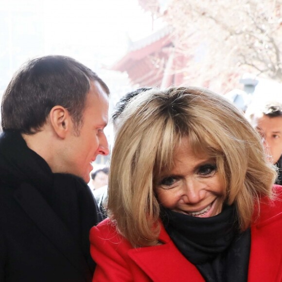 Le président de la République française Emmanuel Macron et sa femme la Première dame Brigitte Macron (Trogneux) visitent la Grande mosquée de Xi'an lors lors de la visite d'Etat de trois jours en Chine, à Xi'an, province Shaanxi, le 8 janvier 2018. © Dominique Jacovides/Bestimage