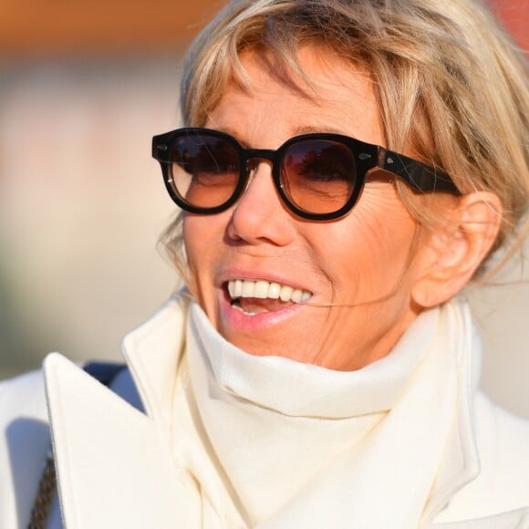 La Première dame Brigitte Macron (Trogneux) visitent la Cité interdite avec des élèves de l'établissement français Charles de Gaulle de Pékin et d'une école chinoise à Pékin lors de la visite d'Etat de trois jours en Chine, le 9 janvier 2018. © Christian Liewig/Pool/Bestimage