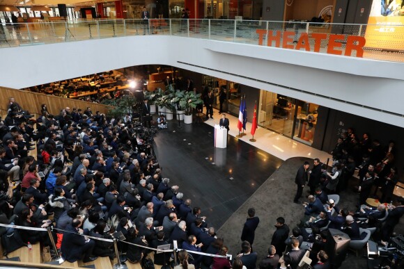 Le président de la République Emmanuel Macron pendant son discours au Soho 3Q (espaces de coworking) de Pékin lors de la visite d'Etat de trois jours en Chine, le 9 janvier 2018. © Dominique Jacovides/Bestimage