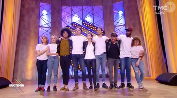 Elodie Martelet, Gwendal Marimoutou et Victor Le Douarec - La troupe de la comédie musicale Résiste rend hommage à France Gall dans Quotidien, le 8 janvier 2018.