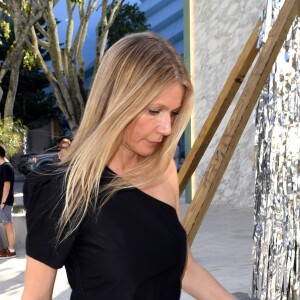Gwyneth Paltrow dédicace son livre "Goop Clean Beauty" chez Goop à Miami, le 15 décembre 2017.