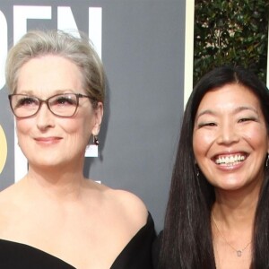 Meryl Streep et Ai-jen Poo sur le tapis rouge de la 75ème cérémonie des Golden Globe Awards au Beverly Hilton à Los Angeles, le 7 janvier 2018.