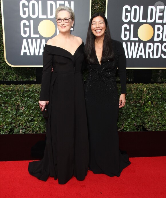 Meryl Streep et Ai-jen Poo sur le tapis rouge de la 75ème cérémonie des Golden Globe Awards au Beverly Hilton à Los Angeles, le 7 janvier 2018.
