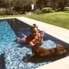 Pauline Ducruet se relaxe avec sa chienne Mala à Monaco, photo Instagram du 6 août 2017.