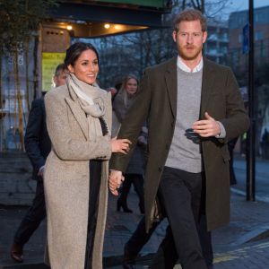 Le prince Harry et sa fiancée Meghan Markle quittent la station de radio "Reprezent" dans le quartier de Brixton à Londres le 9 janvier 2018.