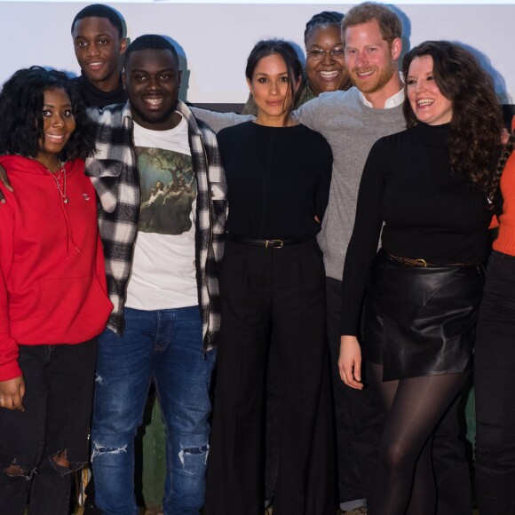 Le prince Harry et sa fiancée Meghan Markle quittent la station de radio "Reprezent" dans le quartier de Brixton à Londres le 9 janvier 2018.