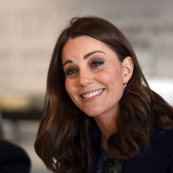 Catherine Kate Middleton (enceinte), duchesse de Cambridge, visite l'école "Reach Academy" à Feltham le 10 janvier 2018.