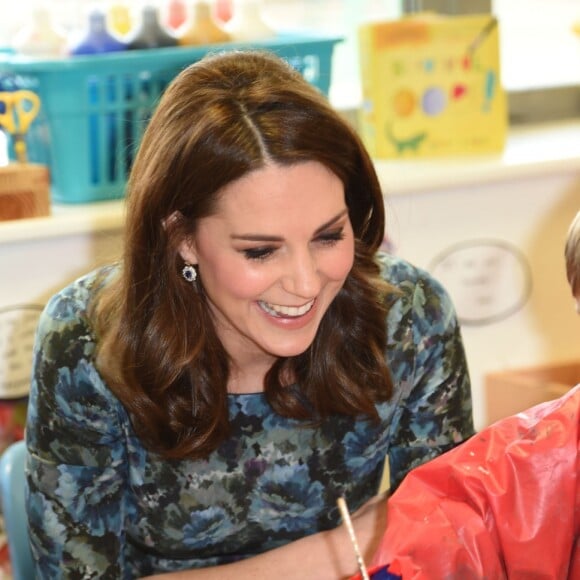 Catherine Kate Middleton (enceinte), duchesse de Cambridge, visite l'école "Reach Academy" à Feltham le 10 janvier 2018.