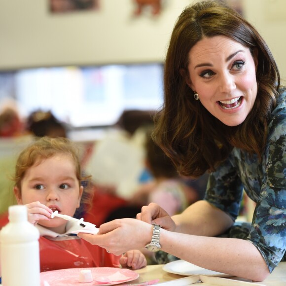 Catherine Kate Middleton (enceinte), duchesse de Cambridge, visite l'école "Reach Academy" à Feltham le 10 janvier 2018.
