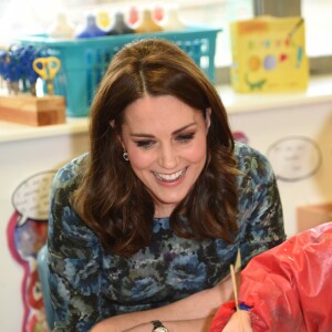 Catherine Kate Middleton (enceinte), duchesse de Cambridge, visite l'école "Reach Academy" à Feltham le 10 janvier 2018.