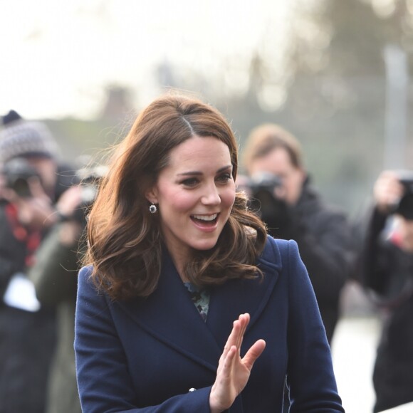 Catherine Kate Middleton (enceinte), duchesse de Cambridge, visite l'école "Reach Academy" à Feltham le 10 janvier 2018.